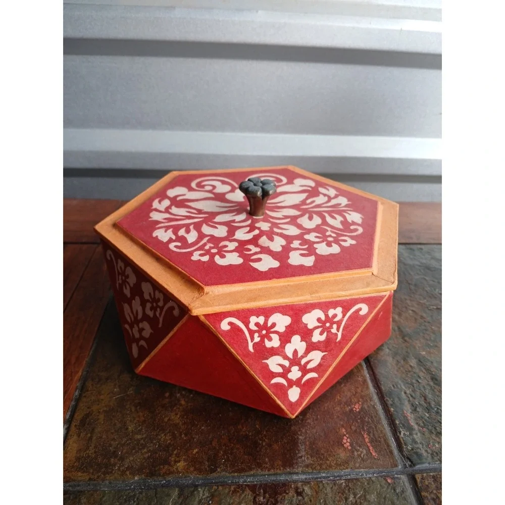 Vintage Kashmiri Papier Mache Hexagonal Trinket‎ Box Red Floral Stenciled 6